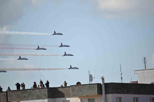 &lsquo;T&uuml;rk Yıldızları&rsquo; &Ccedil;anakkale semalarında nefesleri kesti 5