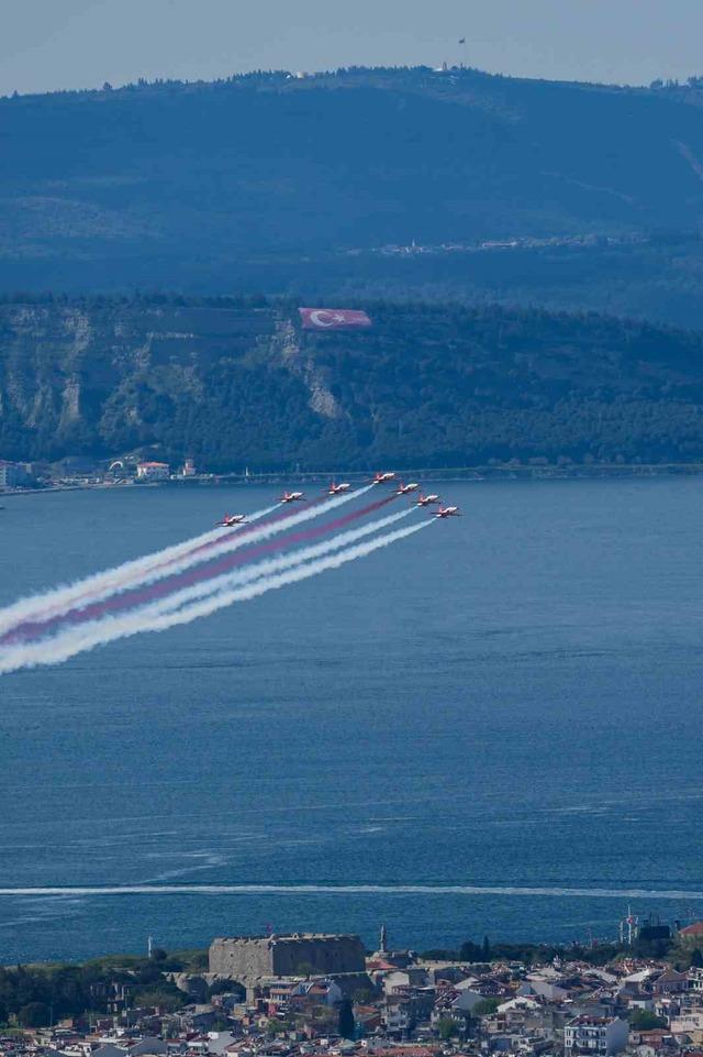 &lsquo;T&uuml;rk Yıldızları&rsquo; &Ccedil;anakkale semalarında nefesleri kesti 8