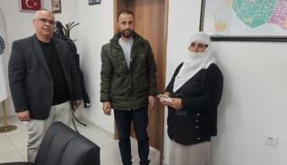 Para dolu c&uuml;zdan sahibine teslim edildi