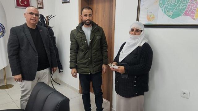 Bulanık'ta örnek davranış: Para dolu cüzdan sahibine teslim edildi