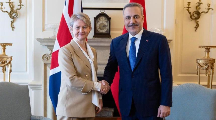 Dışişleri Bakanı Fidan resmi g&ouml;r&uuml;şmeler i&ccedil;in İngiltere&rsquo;de