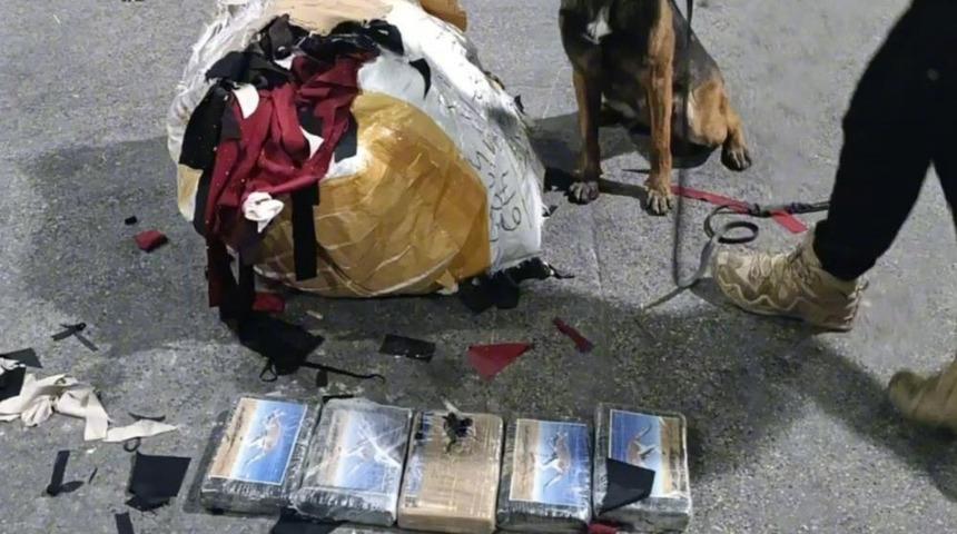 Mersin&rsquo;de bir işyerinde 5 kilo 872 gram kokain ele ge&ccedil;irildi