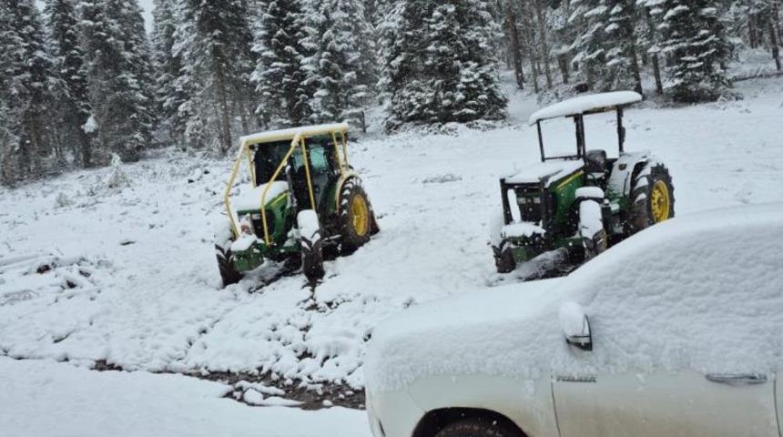 Başkentin y&uuml;ksek kesimlerinde kar yağışı etkili oldu