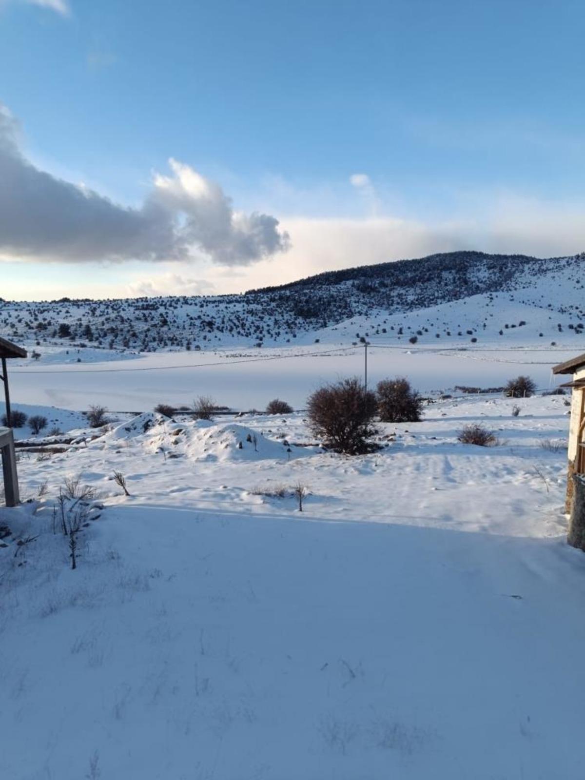 Başkentin y&uuml;ksek kesimlerinde kar yağışı etkili oldu 2