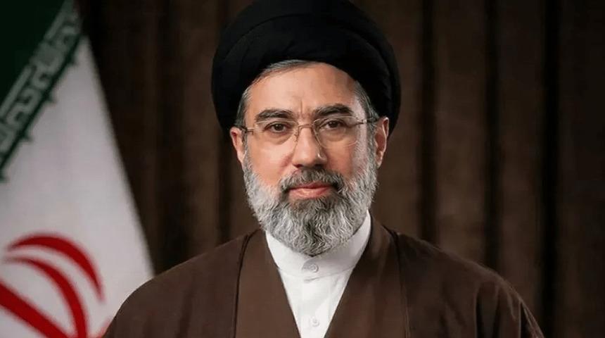 New York Times'tan Hamaney iddiası: "Bacağından &uuml;&ccedil; kez ameliyat edildi"