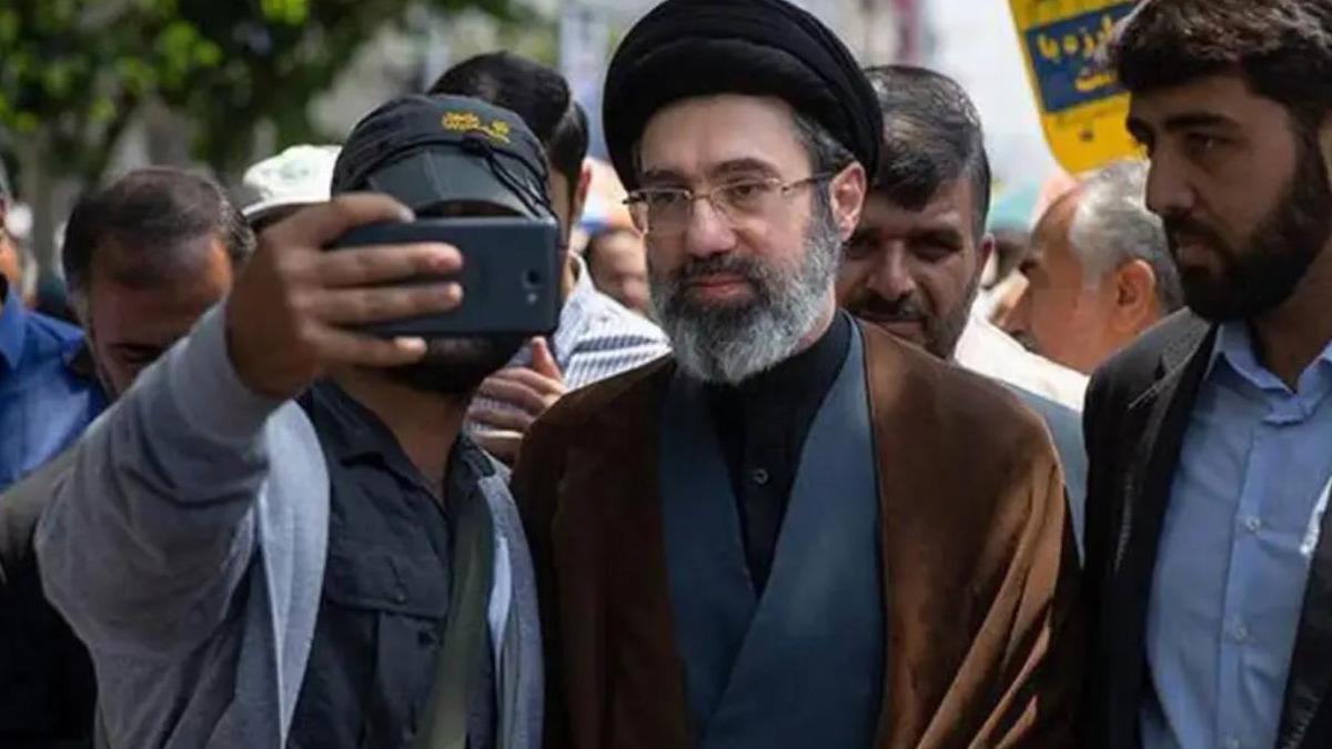 New York Times tan Hamaney iddiası: "Bacağından &uuml;&ccedil; kez ameliyat edildi" 1