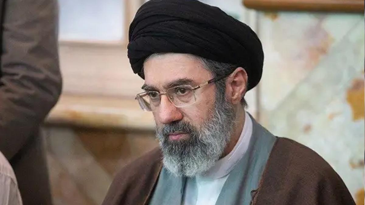 New York Times tan Hamaney iddiası: "Bacağından &uuml;&ccedil; kez ameliyat edildi" 2