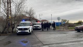 Kayseri'de akrabalar arasında &ccedil;ıkan bı&ccedil;aklı kavgada 3 kişi yaralandı