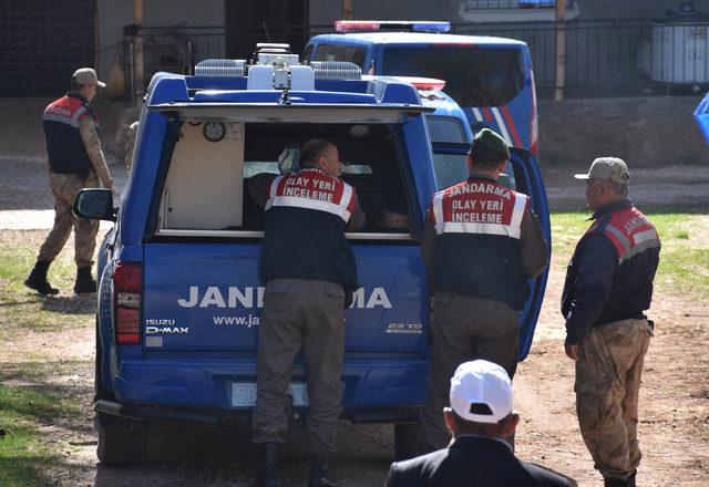 Köyde cinnet: Eşini öldürdü, oğlunu ve gelinini yaraladı