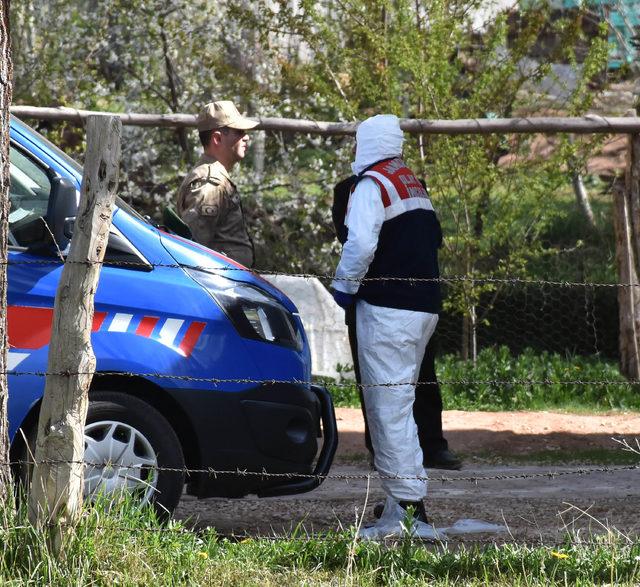 Köyde cinnet: Eşini öldürdü, oğlunu ve gelinini yaraladı