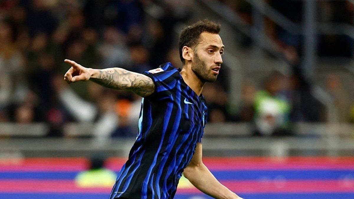 D&uuml;nya devleri pusuda bekliyordu! Hakan &Ccedil;alhanoğlu kararını verdi: Tek bir şartla 4