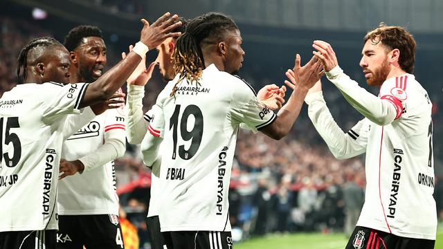 Beşiktaş Alanyaspor'u farklı yenerek kupada yarı finale kaldı! 