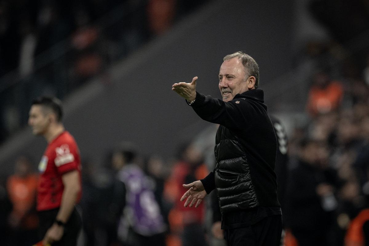 Beşiktaş Alanyaspor u farklı yenerek kupada yarı finale kaldı! 3