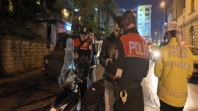 Kadıköy'de helikopter destekli 'Huzur İstanbul' denetimi