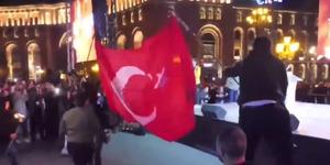 Ermenistan'da T&uuml;rk Bayrağı yaktılar! 