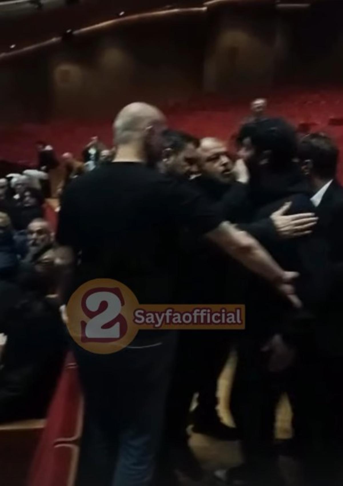 Ferdi Atuner in cenaze t&ouml;reninde ortalık karıştı! Damadı ve &uuml;nl&uuml; oyuncu arasında kavga &ccedil;ıktı  3