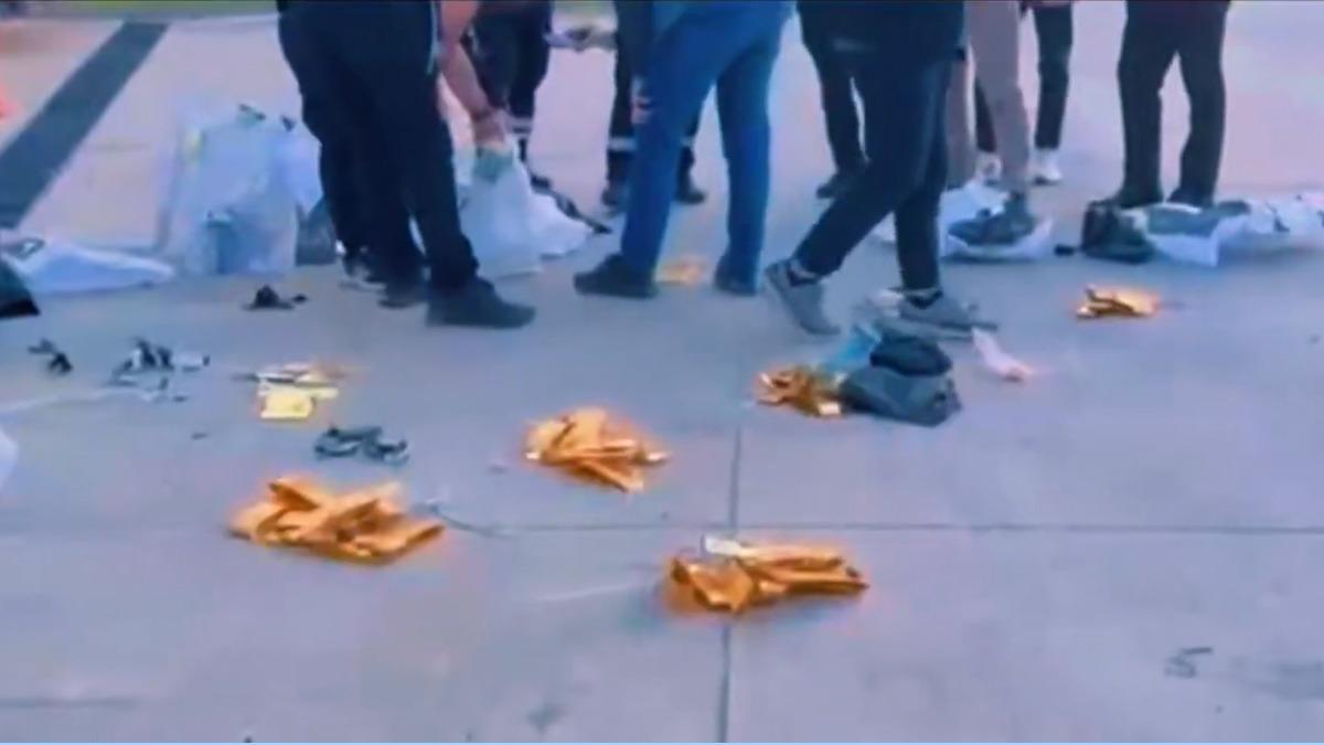 Durdurulan ara&ccedil;tan servet fışkırdı! K&uuml;l&ccedil;e k&uuml;l&ccedil;e altın ve d&ouml;viz 1