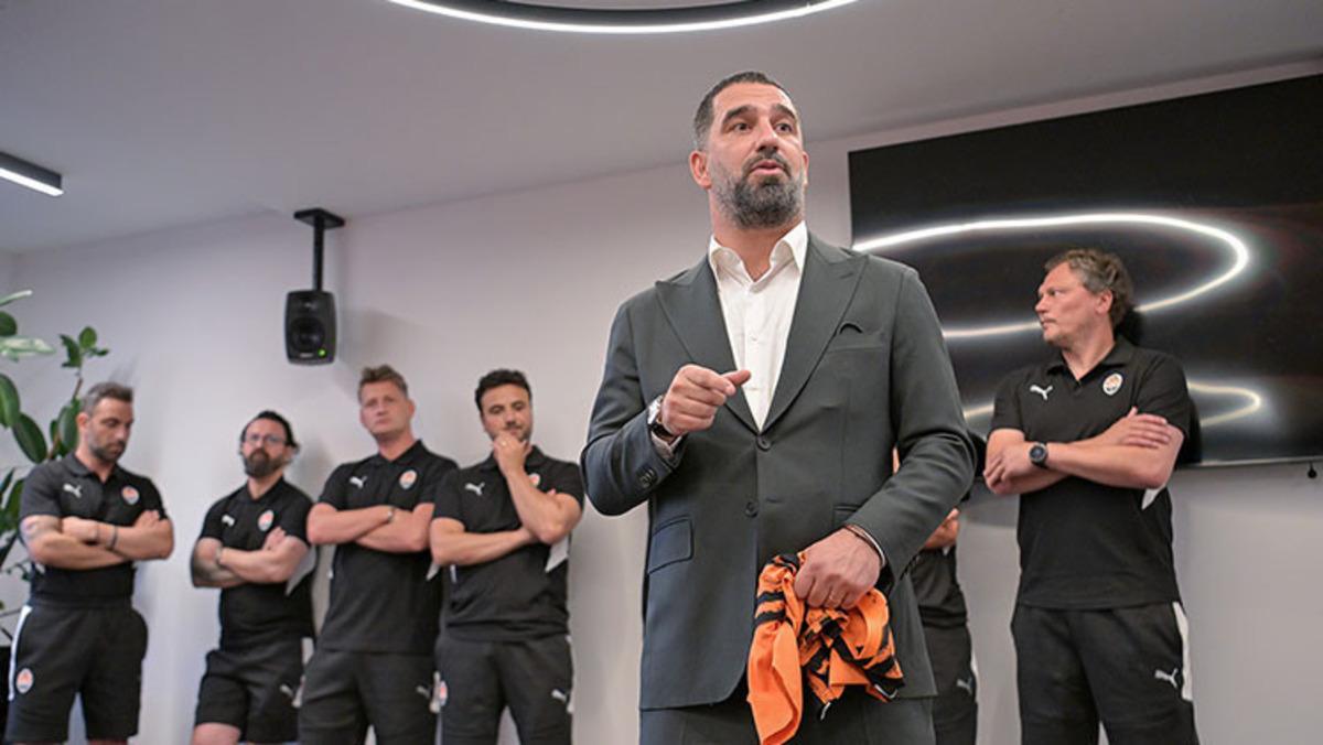 UEFA da Arda Turan a ceza! Zorunlu eğitime tabi tutulacak 2