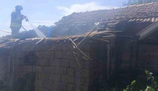 Kumlu&rsquo;da m&uuml;stakil ev yangını