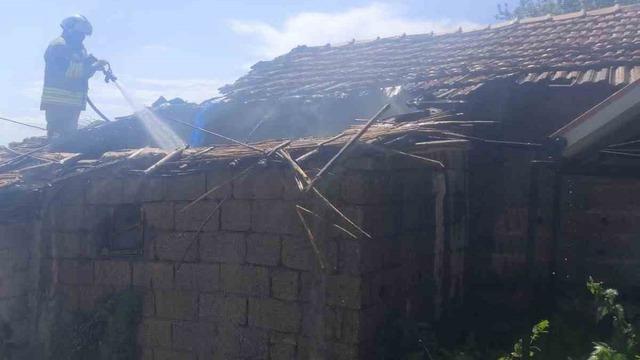 Kumlu’da müstakil ev yangını