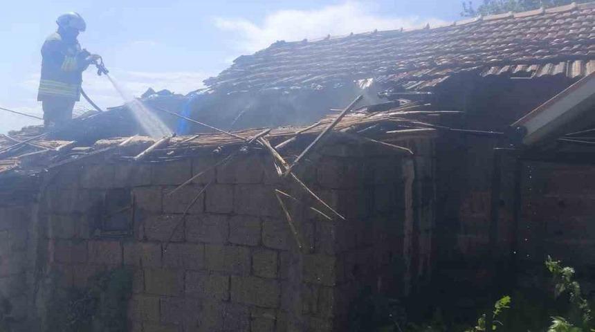 Kumlu&rsquo;da m&uuml;stakil ev yangını