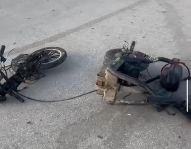 Otomobil &ccedil;arptı, elektrikli bisiklet ikiye b&ouml;l&uuml;nd&uuml;: S&uuml;r&uuml;c&uuml; havada takla attı 5