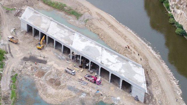 Hasankeyf'in tarihi eserlerini Dicle üzerinden taşıyacak menfez tamamlandı