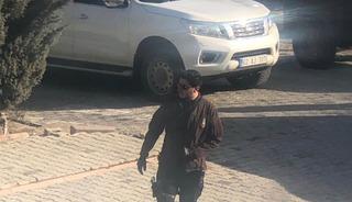 &Uuml;st&uuml;nde kamuflaj, elinde silah! Eski valinin oğlu ş&uuml;pheleri artırdı