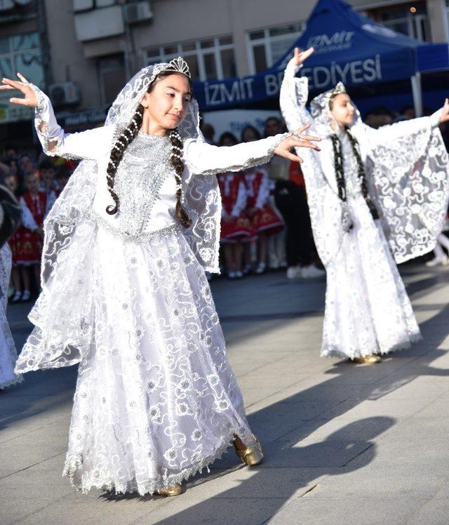 İzmit Dünya çocukları ile renklendi