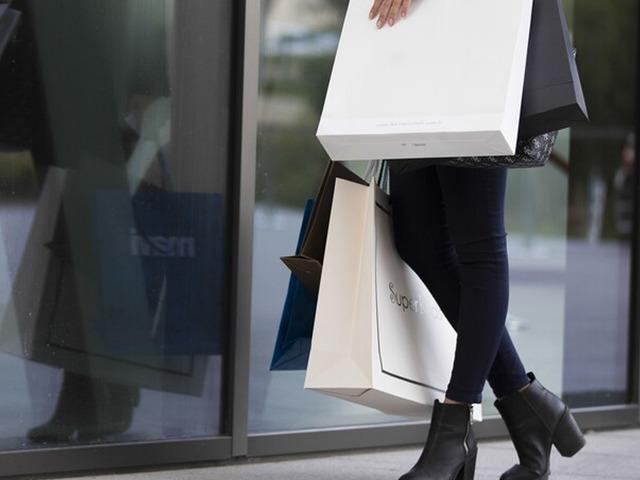 Yerli turistler 5 yılda giyecek ve hediyelik eşyaya 100 milyar liradan fazla harcadı