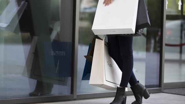 Yerli turistler 5 yılda giyecek ve hediyelik eşyaya 100 milyar liradan fazla harcadı