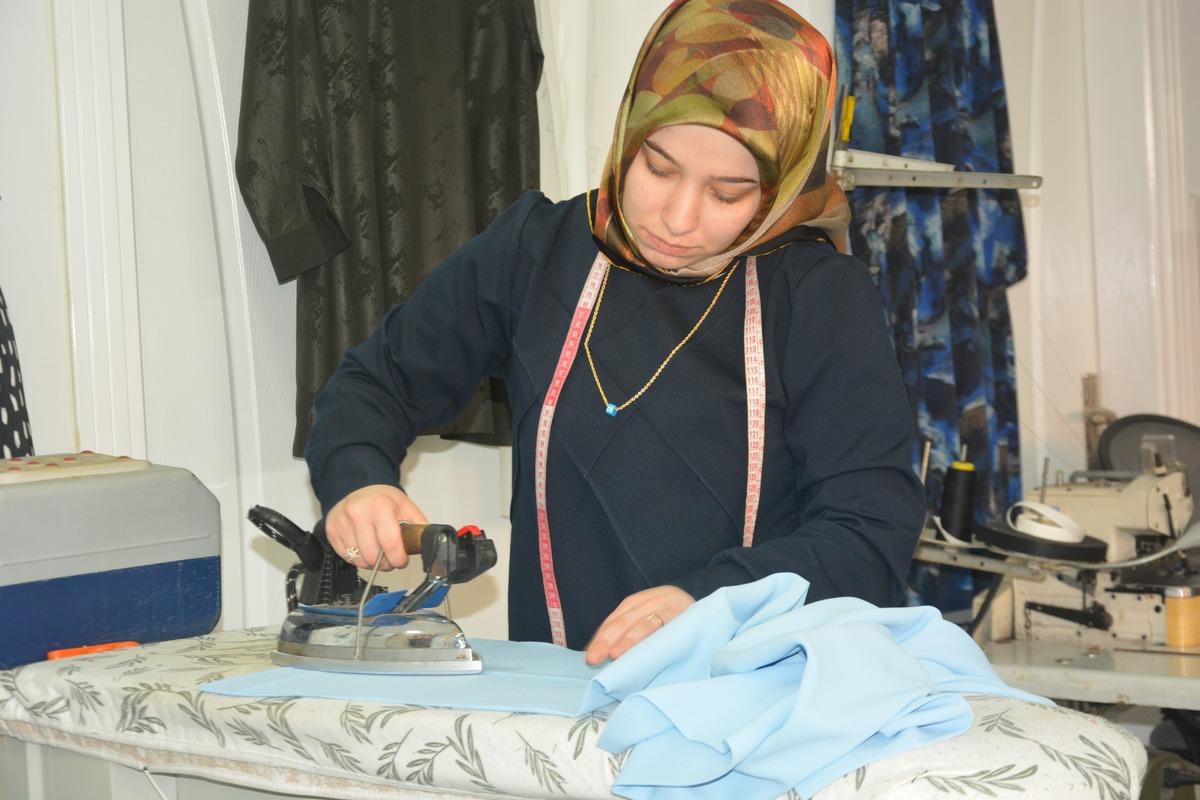 Babasının hayali, mesleği oldu: 24 yaşında kendi at&ouml;lyesini kurdu 3