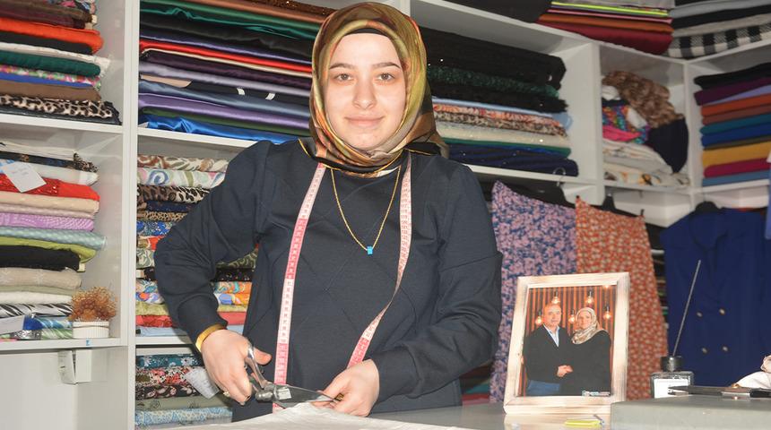 Babasının hayali, mesleği oldu: 24 yaşında kendi at&ouml;lyesini kurdu