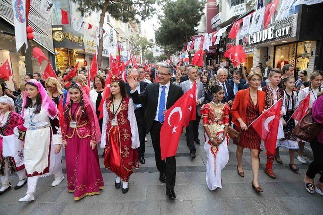 Dünya çocukları Karşıyaka’da buluştu