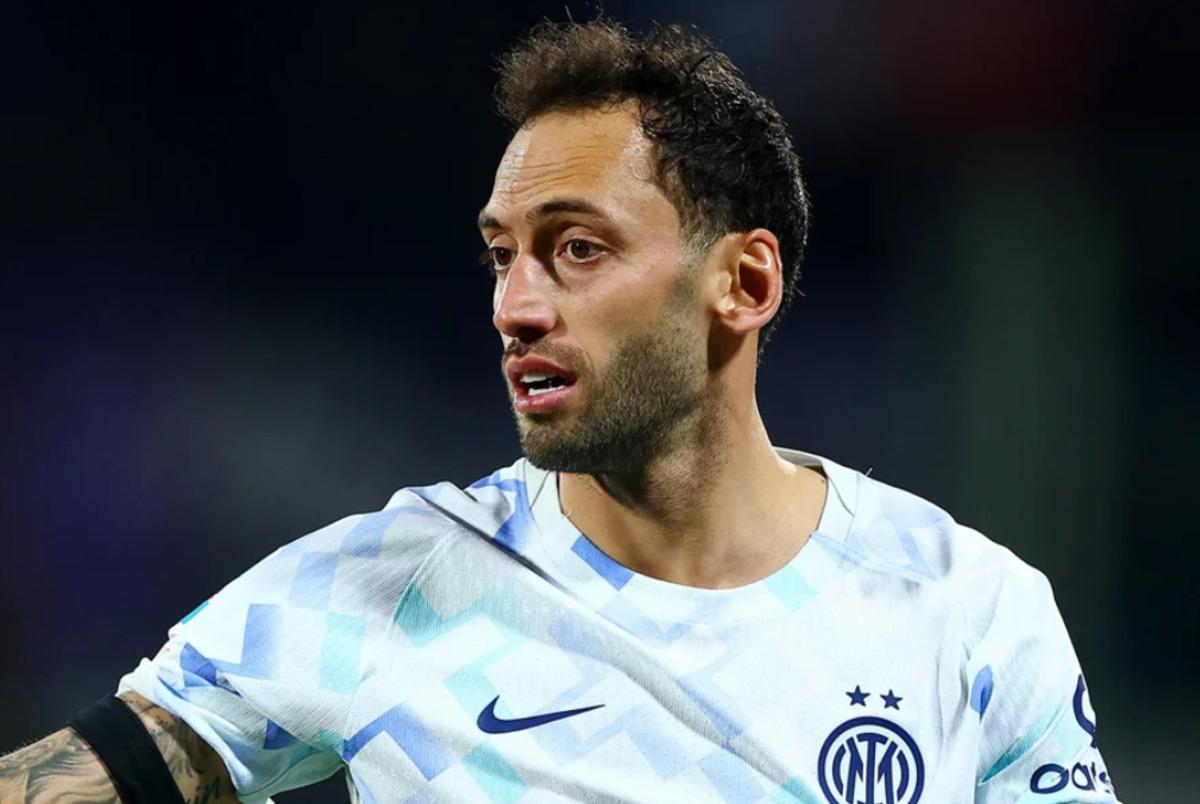 Hakan &Ccedil;alhanoğlu kararını verdi! İmza i&ccedil;in tek şartı var 2