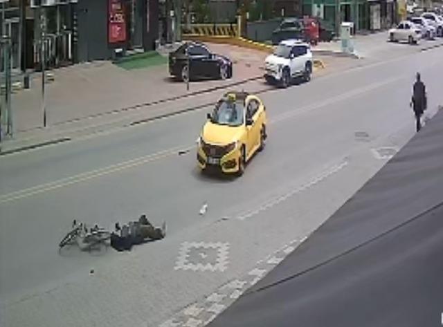 Taksi bisikletle &ccedil;arpıştı: 1 yaralı 1