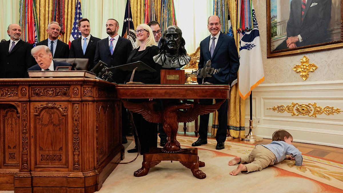 Etkinliğe damga vurdu: Trump bile şaşkınlıkla izledi!