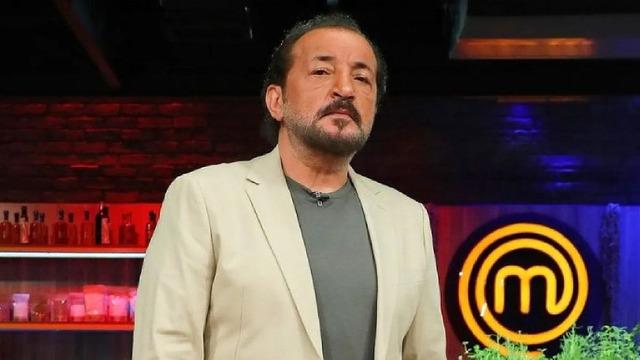 Mehmet Şef'in oğlu Emre Yalçınkaya siyasete girdi, parti rozetini taktı