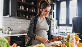 Hamilelikte doğru bilinen yanlışlar! &Ccedil;iğ s&uuml;t uyarısı geldi