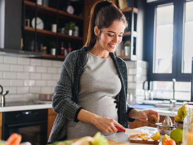 Hamilelikte doğru bilinen yanlışlar! &Ccedil;iğ s&uuml;t uyarısı geldi
