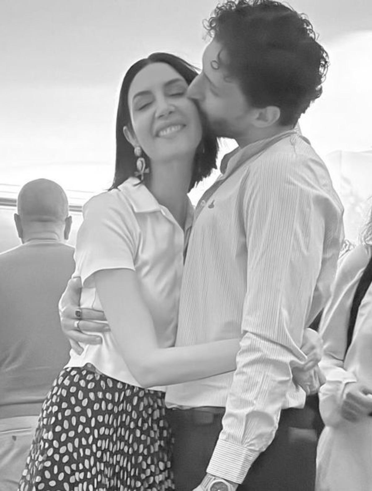 Ahu Yağtu 12 yaş k&uuml;&ccedil;&uuml;k sevgilisiyle aşka geldi! &Ouml;pmeye doyamadı 3