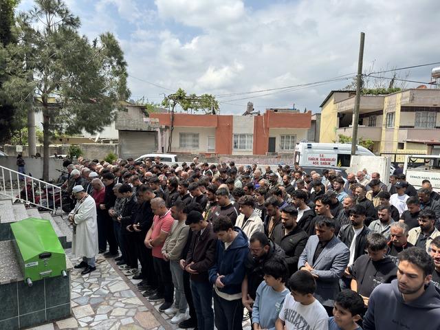 Adana da g&ouml;lde boğulma tehlikesi ge&ccedil;iren &uuml;niversite &ouml;ğrencisi tedavi g&ouml;rd&uuml;ğ&uuml; hastanede &ouml;ld&uuml; 1