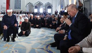 T&ouml;rende Asr-ı Şerif okudu, 333 hafız &ouml;ğrenciyle fotoğraf &ccedil;ektirdi