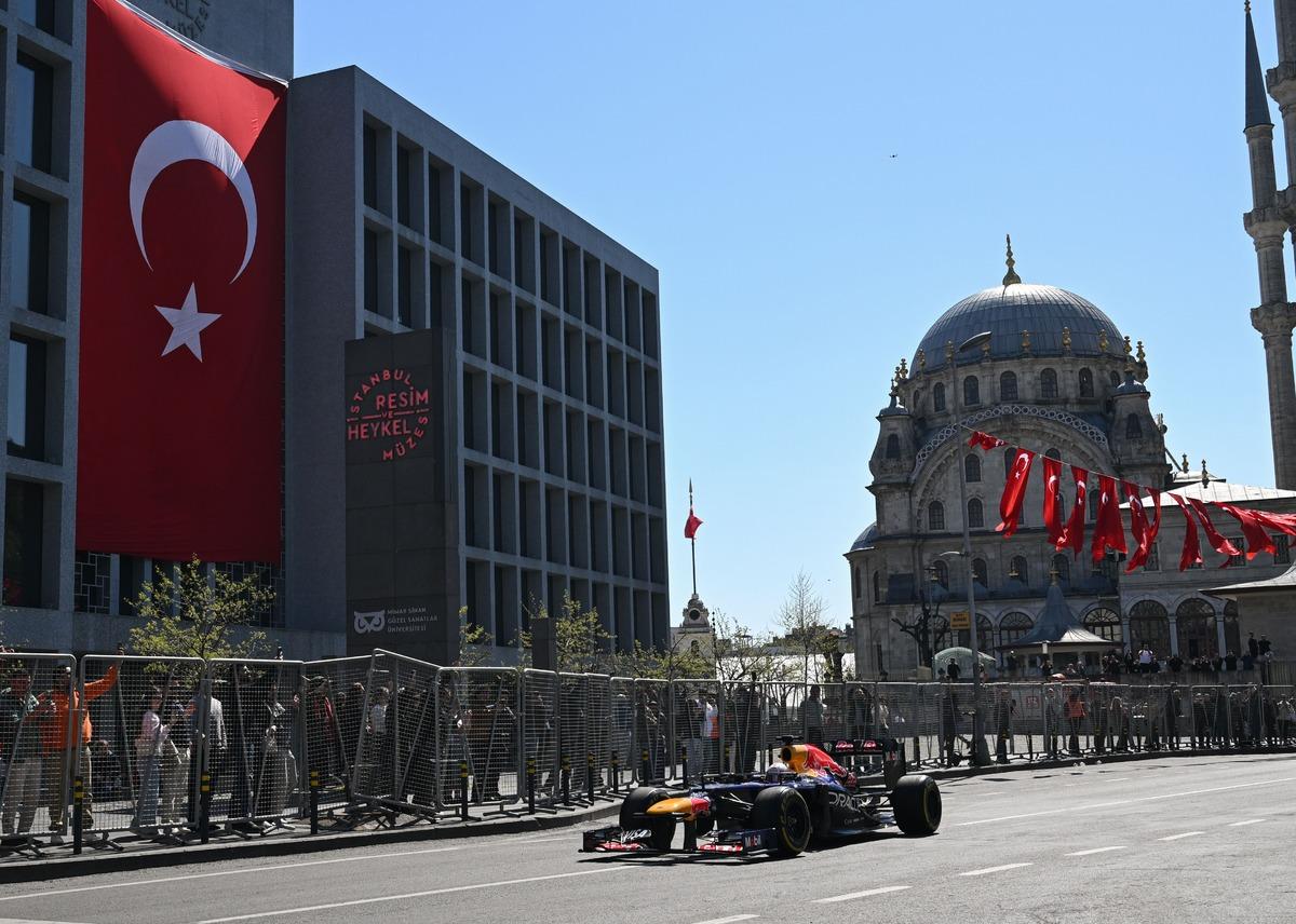 F1 T&uuml;rkiye ye geri d&ouml;nd&uuml;! İstanbul Park i&ccedil;in 5 yıllık imza 7
