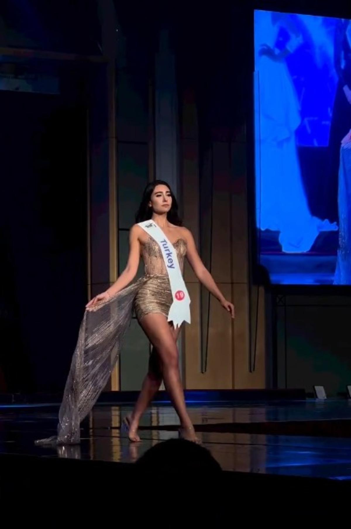 Tescilli g&uuml;zel Irmak &Ouml;ztaş fırında tezgahtar oldu! Fırıncılığı oyuncu arkadaşı &ouml;nermiş! Mesaj yağıyor 1