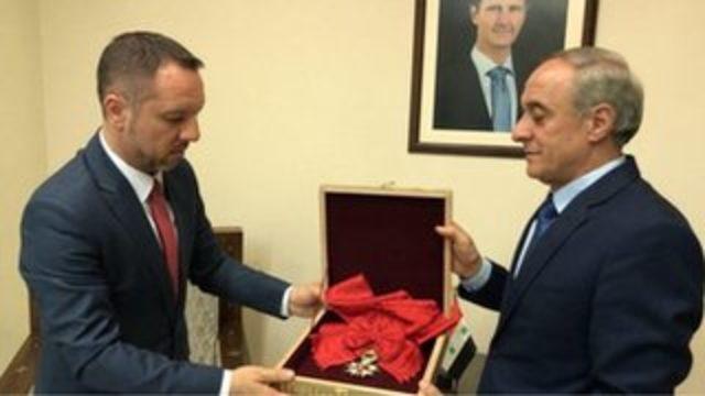 Suriye 'Légion d'Honneur' şeref nişanını Fransa'ya iade etti