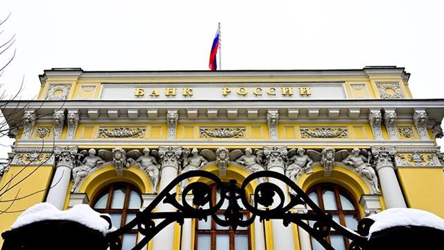 Rusya, enflasyon risklerinin devam ettiğini belirterek temel faiz oranını %14,5'e indirdi.