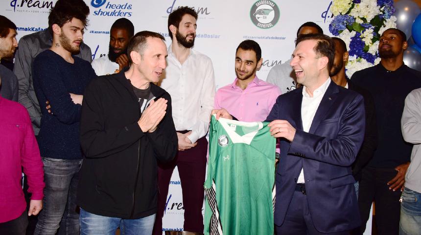 Head&Shoulders&rsquo;tan EuroCup şampiyonuna b&uuml;y&uuml;k kutlama!