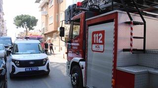 Çatıda yaktığı kablo ekipleri harekete geçirdi