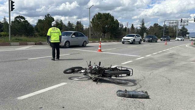 Burdur&rsquo;da otomobil ile motosiklet &ccedil;arpıştı: 2 yaralı 5